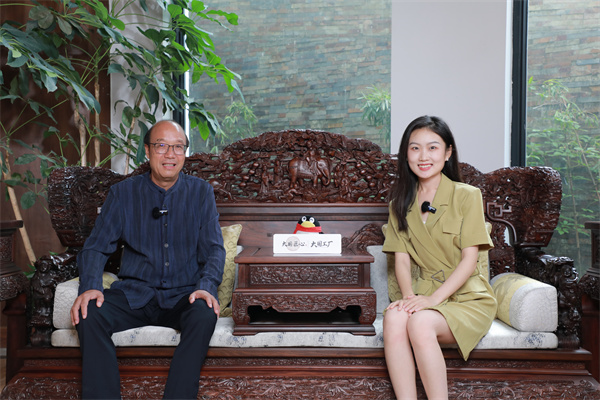 abipac
董事长杜承三接受央视主持人专访